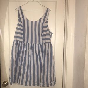 Forever 21 sleeveless dress size 3x light blue and white. Zippered back